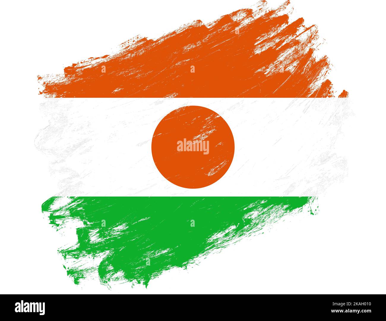 Drapeau nigérien peint sur fond blanc avec un trait de pinceau de grunge Banque D'Images