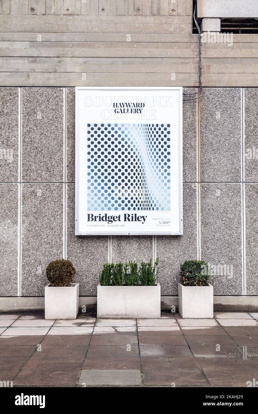 Affiche à l'extérieur de la galerie Hayward pour l'exposition Bridget Riley 2019, Londres, Royaume-Uni Banque D'Images