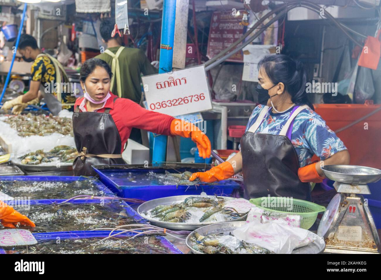 Poisson fesh pêché à vendre dans un marché thaïlandais de poissons de rue en Thaïlande Banque D'Images