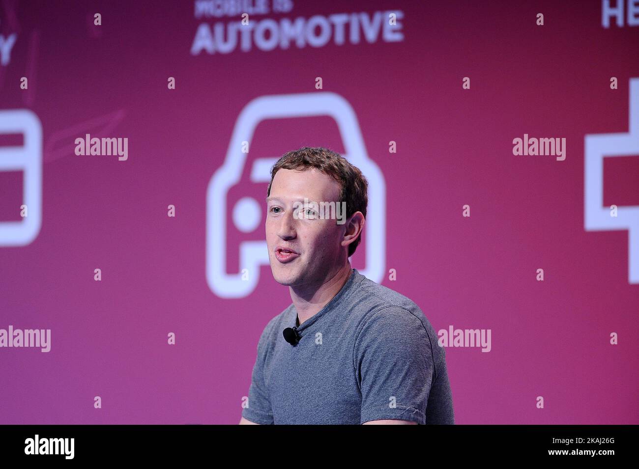 Mark Zuckerberg, fondateur et PDG de Facebook, prenant la parole lors de sa conférence, lors de la première journée du Mobile World Congress 2016 à Barcelone, 22nd février 2016. (Photo de Joan Cros/NurPhoto) *** Veuillez utiliser le crédit du champ de crédit *** Banque D'Images