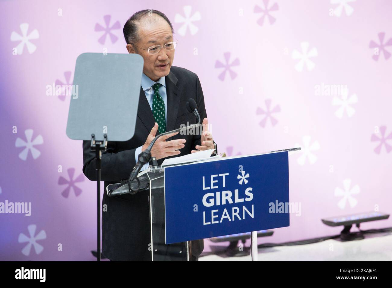 Le président du Groupe de la Banque mondiale, Jim Yong Kim, s'exprime lors d'un événement « Laissez les filles apprendre » lors des réunions de printemps du Groupe de la Banque mondiale et du Fonds monétaire international à Washington, DC, 13 avril 2016. (Photo de Cheriss May/NurPhoto) *** Veuillez utiliser le crédit du champ de crédit *** Banque D'Images