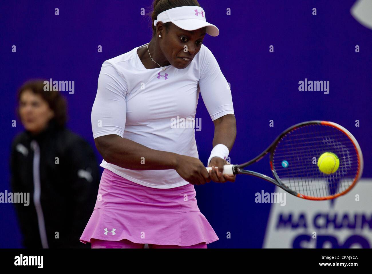 LE joueur AMÉRICAIN Sloane Stephens (Etats-Unis) est photographié lors de la première partie des internationaux de tennis de Strasbourg ouverts à Strasbourg, dans l'est de la France, sur 17 mai 2016. Elle a battu Donna Vekic de Croatie. (Photo par Elyxandro Cegarra/NurPhoto) *** Veuillez utiliser le crédit du champ de crédit *** Banque D'Images