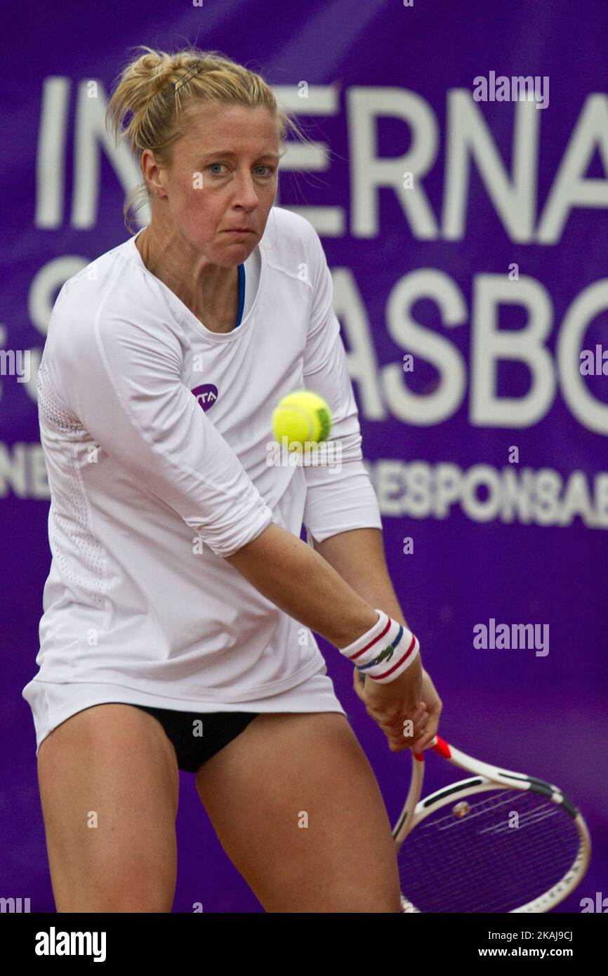 Pauline Parmentier de France en action pendant sur 17 mai 2016, à Strasbourg,  France, à l'internationale de Strasbourg. Premier grand événement du tennis  féminin français sur terre battue après Roland Garros et