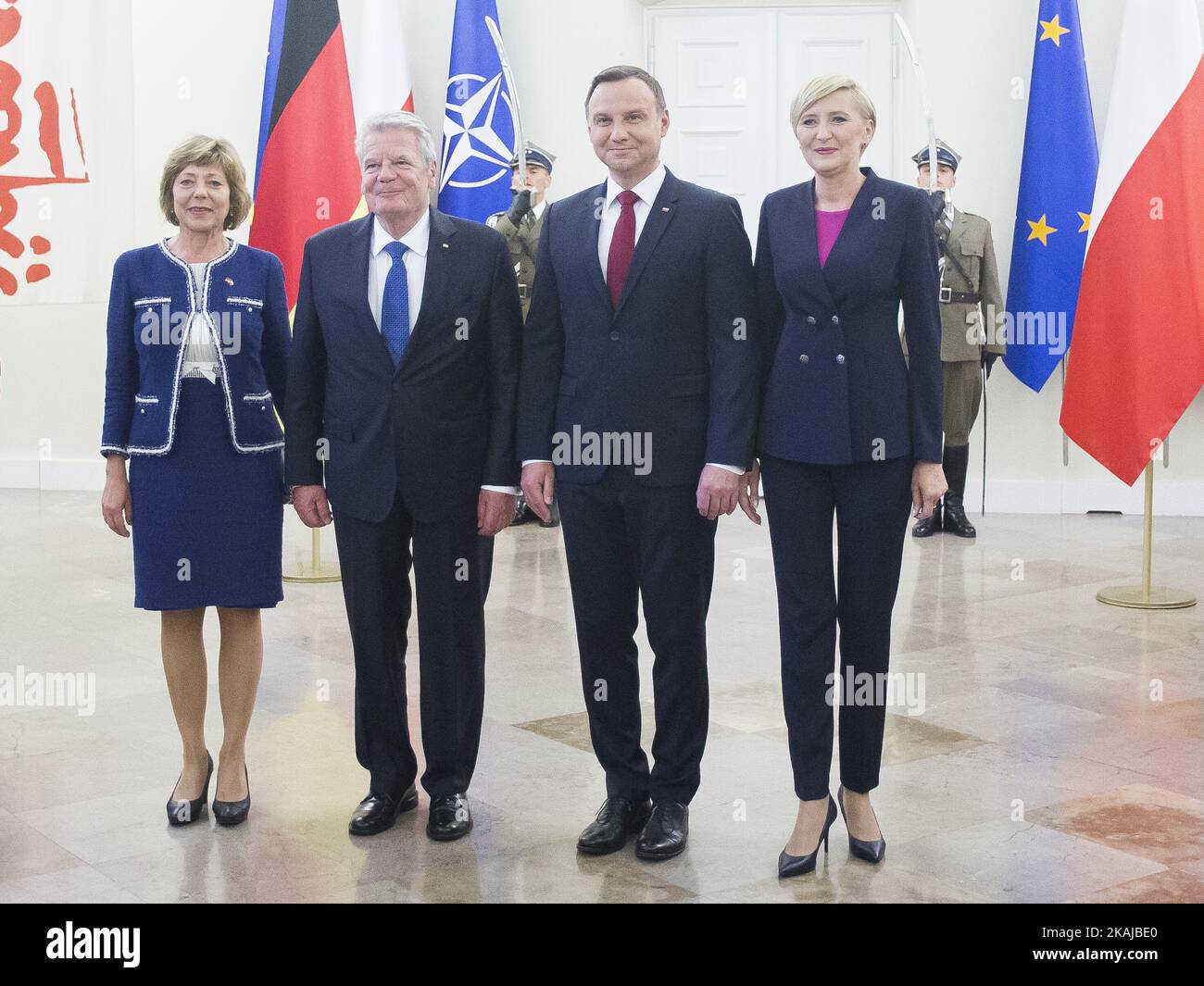 Le président de l'Allemagne Joachim Gauck, sa femme Daniela Schadt, rencontre avec le président polonais Andrzej Duda et sa femme Agata Kornhauser-Duda à Varsovie, le 17 juin 2016, Pologne (photo de Krystian Dobuszynski/NurPhoto) *** Veuillez utiliser le crédit du champ de crédit *** Banque D'Images