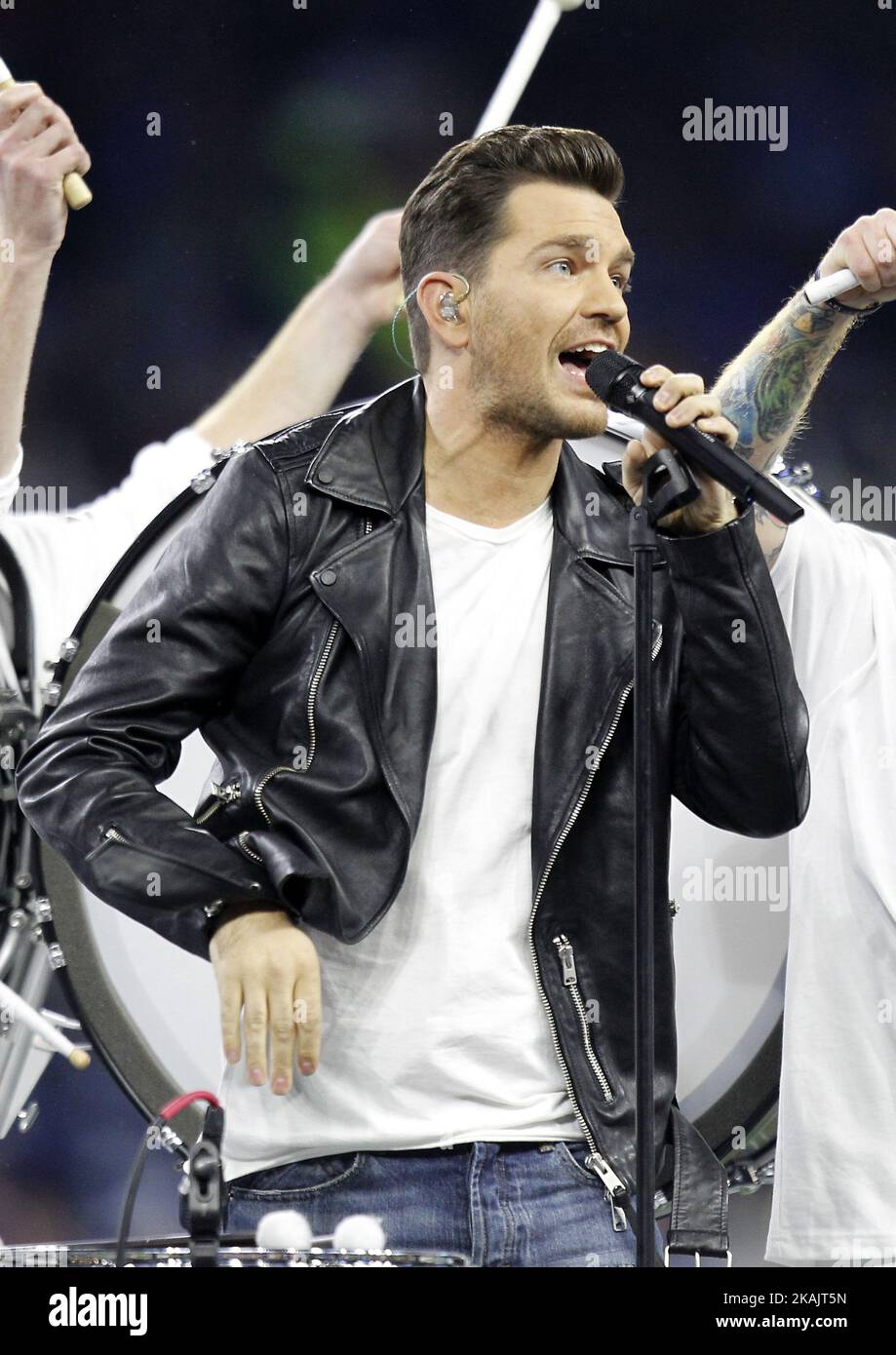 Le chanteur Andy Grammer se produit pendant le spectacle de mi-temps lors d'un match de football NFL entre les Detroit Lions et les Minnesota Vikings à Detroit, Michigan, États-Unis, jeudi, 24 novembre 2016. (Photo de Jorge Lemus/NurPhoto) *** Veuillez utiliser le crédit du champ de crédit *** Banque D'Images