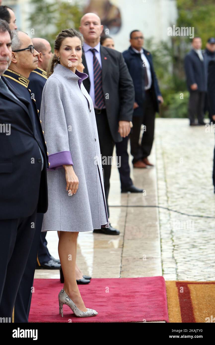 Reine Letizia d'Espagne lors de la cérémonie d'accueil le Parlement portugais lors de la troisième journée de la visite d'Etat Spain Royal au Portugal sur 30 novembre 2016. ( Photo par Pedro FiÃƒÂºza/NurPhoto) *** Veuillez utiliser le crédit du champ de crédit *** Banque D'Images