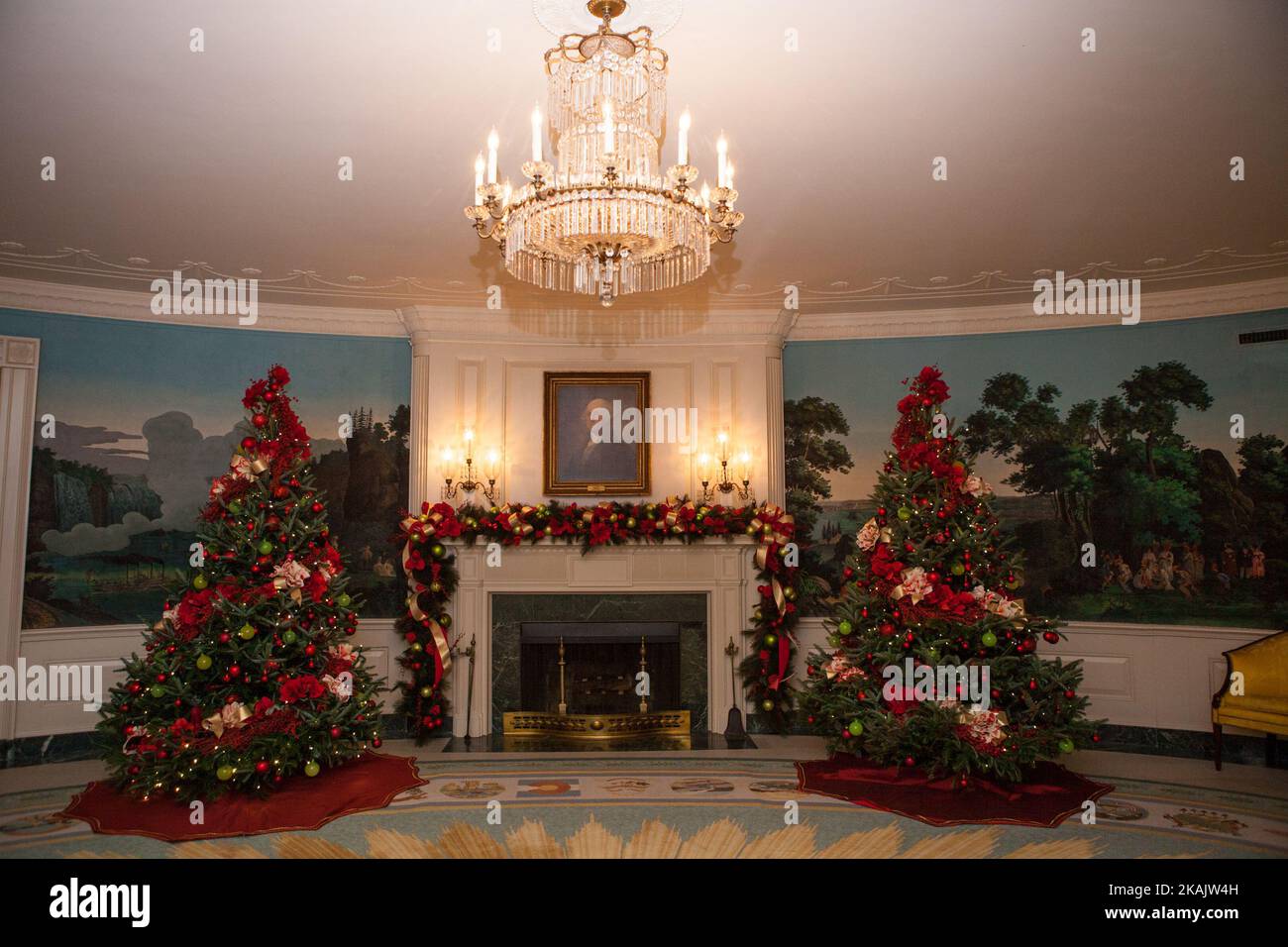 La salle de réception diplomatique est décorée pour les vacances de 2016 à la Maison Blanche à Washington, DC, sur 29 novembre 2016. (Photo de Cheriss May/NurPhoto) *** Veuillez utiliser le crédit du champ de crédit *** Banque D'Images