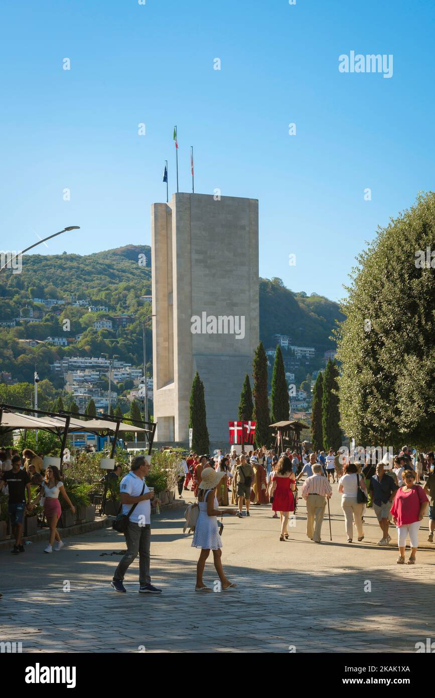 Monumento ai Caduti Como, vue sur le Mémorial de guerre de Caduti situé dans les jardins de la ville de Côme - la Giardini del Temiano Voltiano, Lombardie Italie Banque D'Images