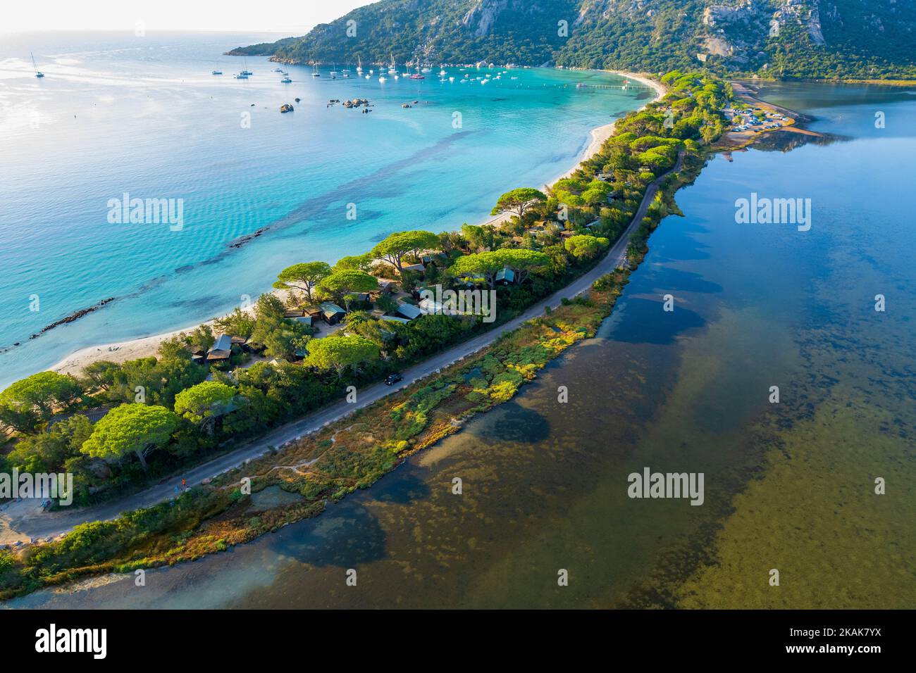 France, Corse-du-Sud (2A) vue aérienne de la plage de Santa Giulia Banque D'Images