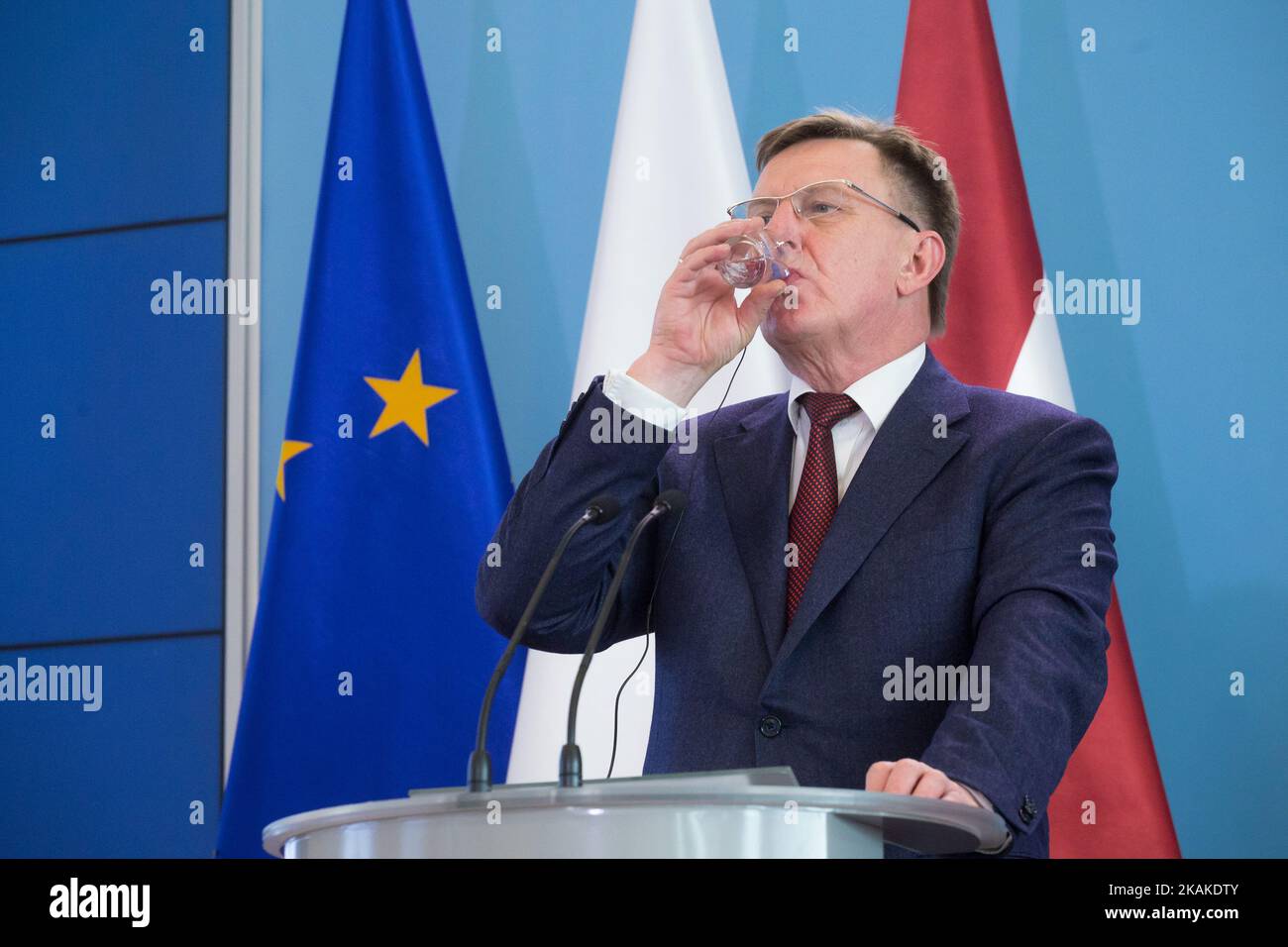 Premier ministre de Lettonie Maris Kucinskis lors de la conférence de presse à la Chancellerie du Premier ministre de Varsovie, Pologne, le 26 janvier 2017 (photo de Mateusz Wlodarczyk/NurPhoto) *** Veuillez utiliser le crédit du secteur de crédit *** Banque D'Images