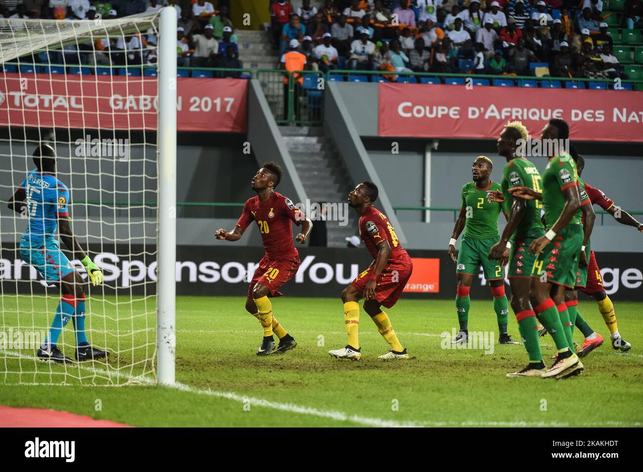 Samuel Tetteh et Kouakou Hervé Koffi lors du match de la coupe d'Afrique des Nations 2017 place 3rd à Port Gentile, Gabon, le 4/2/2017 (photo d'Ulrik Pedersen/NurPhoto) *** Veuillez utiliser le crédit du champ de crédit *** Banque D'Images