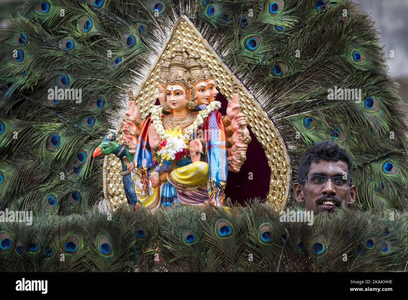 Le dévot hindou malaisien participe au festival de Thaipusam dans les grottes de Batu, en Malaisie, sur 04 février 2017. Le Thaipusam est célébré par les dévotés du dieu hindou Murugan et est un festival important de la communauté tamoule dans des pays comme l'Inde, le Sri Lanka, l'Indonésie, la Thaïlande, la Malaisie, Et Singapour, au cours de laquelle les dévotés se percent avec des pointes et prennent part à de longues processions. (Photo de Chris Jung/NurPhoto) *** Veuillez utiliser le crédit du champ de crédit *** Banque D'Images