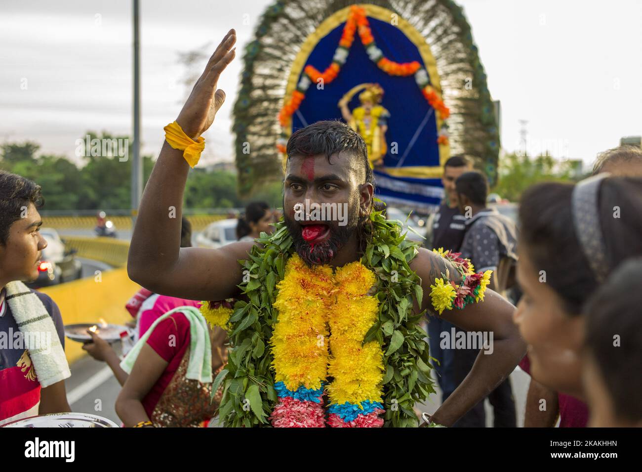 Le dévot hindou malaisien participe au festival de Thaipusam dans les grottes de Batu, en Malaisie, sur 04 février 2017. Le Thaipusam est célébré par les dévotés du dieu hindou Murugan et est un festival important de la communauté tamoule dans des pays comme l'Inde, le Sri Lanka, l'Indonésie, la Thaïlande, la Malaisie, Et Singapour, au cours de laquelle les dévotés se percent avec des pointes et prennent part à de longues processions. (Photo de Chris Jung/NurPhoto) *** Veuillez utiliser le crédit du champ de crédit *** Banque D'Images