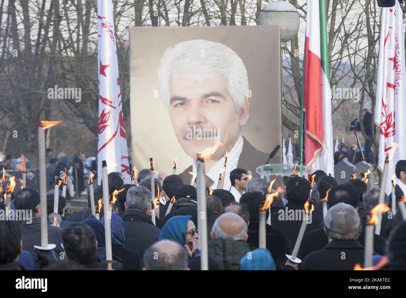 Funérailles Mohammad-Ali Jaberzadeh NCRI à Paris, France le 18 février 20177 - Mohammad-Ali Jaberzadeh, l'un des hauts fonctionnaires les plus expérimentés et les plus chevronnés de l'Organisation Mojahedin du peuple d'Iran (PMOI/MEK), est décédé samedi, 11 février, à Paris. Il a été président du Comité des études politiques et stratégiques du Conseil national de la résistance de l'Iran (CNRI). Pendant ses 48 ans de lutte pour un Iran démocratique, il a affronté le gouvernement du Shahs et le régime actuel des mollahs. (Photo de Siavosh Hosseini/NurPhoto) *** Veuillez utiliser le crédit du champ de crédit *** Banque D'Images