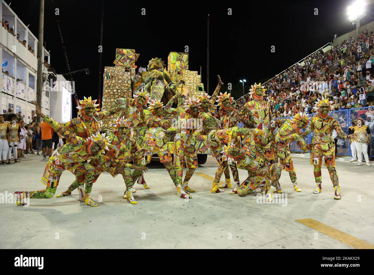 Carnaval de Rio 2017 Ecole de RÉRÉGÉGÉRÉGÉGÉGÉGÉOMIE de Samba Estacio de sa sur 24 février 2017 à Rio de Janeiro, Brésil. (Photo de Gilson Borba/NurPhoto) *** Veuillez utiliser le crédit du champ de crédit *** Banque D'Images