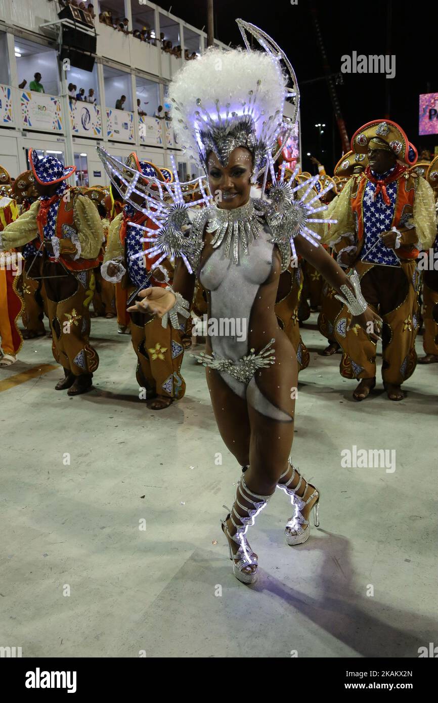 Carnaval de Rio 2017 Ecole de RÉRÉGÉGÉRÉGÉGÉGÉGÉOMIE de Samba Estacio de sa sur 24 février 2017 à Rio de Janeiro, Brésil. (Photo de Gilson Borba/NurPhoto) *** Veuillez utiliser le crédit du champ de crédit *** Banque D'Images