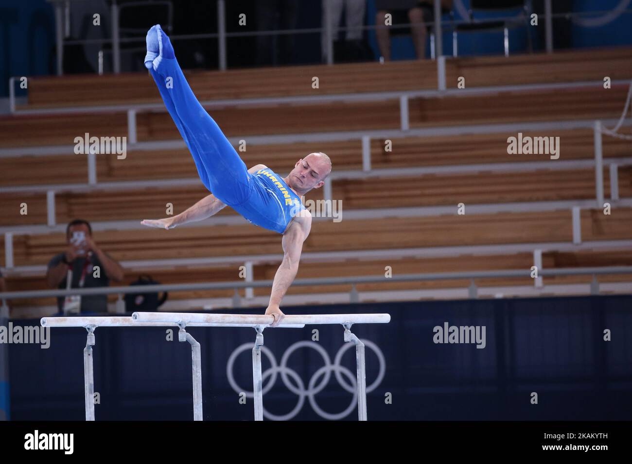 03rd AOÛT 2021 - TOKYO, JAPON: Petro PAKHNIUK d'Ukraine se produit aux barres parallèles des hommes lors des finales des appareils de gymnastique artistique aux Jeux Olympiques de Tokyo 2020 (photo de Mickael Chavet/RX) Banque D'Images