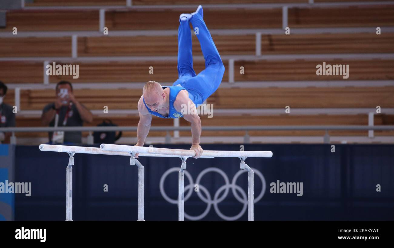 03rd AOÛT 2021 - TOKYO, JAPON: Petro PAKHNIUK d'Ukraine se produit aux barres parallèles des hommes lors des finales des appareils de gymnastique artistique aux Jeux Olympiques de Tokyo 2020 (photo de Mickael Chavet/RX) Banque D'Images