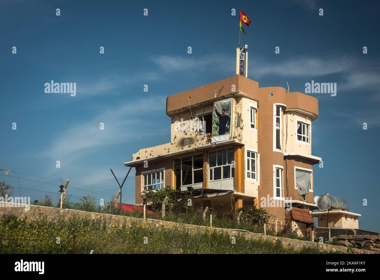 La ville de Sinjar, également connue sous le nom de Shingal, une ville dans le district de Shingal, province de Ninive, Irak. La ville a été lourdement endommagée lors des opérations de libération de l'EI en 2015. On trouve encore des fosses communes dans toute la ville. Photos prises en avril 2016. (Photo de Diego Cupolo/NurPhoto) *** Veuillez utiliser le crédit du champ de crédit *** Banque D'Images