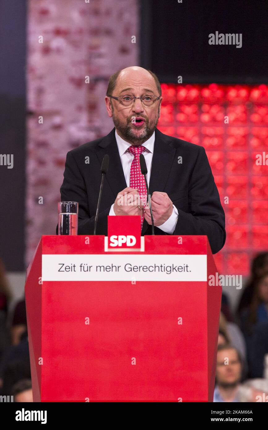 Le nouveau président du parti SPD désigné et le nouveau chancelier candidat pour les prochaines élections fédérales Martin Schulz prend la parole lors du congrès spécial du parti à l'Arena de Berlin, en Allemagne, sur 19 mars 2017. (Photo par Emmanuele Contini/NurPhoto) *** Veuillez utiliser le crédit du champ de crédit *** Banque D'Images
