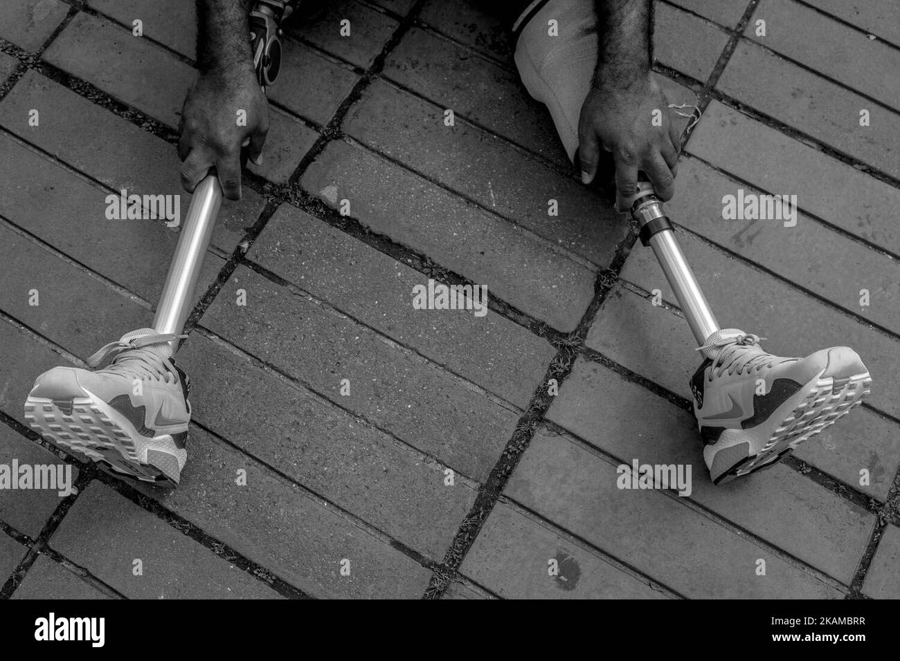 Des milliers de personnes ont participé à un marathon à Bogota (Colombie) sur 2 avril 2017, appelant à la fin de l'utilisation des mines terrestres en Colombie. Beaucoup de coureurs ont été eux-mêmes victimes des engins explosifs. La Colombie est la deuxième au monde pour les victimes des mines terrestres, derrière l'Afghanistan. (Photo de Juan Torres/NurPhoto) *** Veuillez utiliser le crédit du champ de crédit *** Banque D'Images