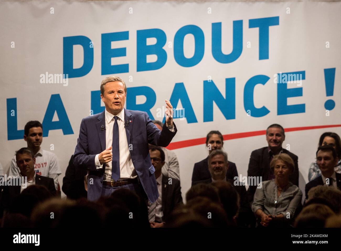 Nicolas Dupont Aignan, candidat à l'élection présidentielle du parti 'Debout la France' en réunion sur 8 avril 2017, à Lyon, France. (Photo de Nicolas Liponne/NurPhoto) *** Veuillez utiliser le crédit du champ de crédit *** Banque D'Images