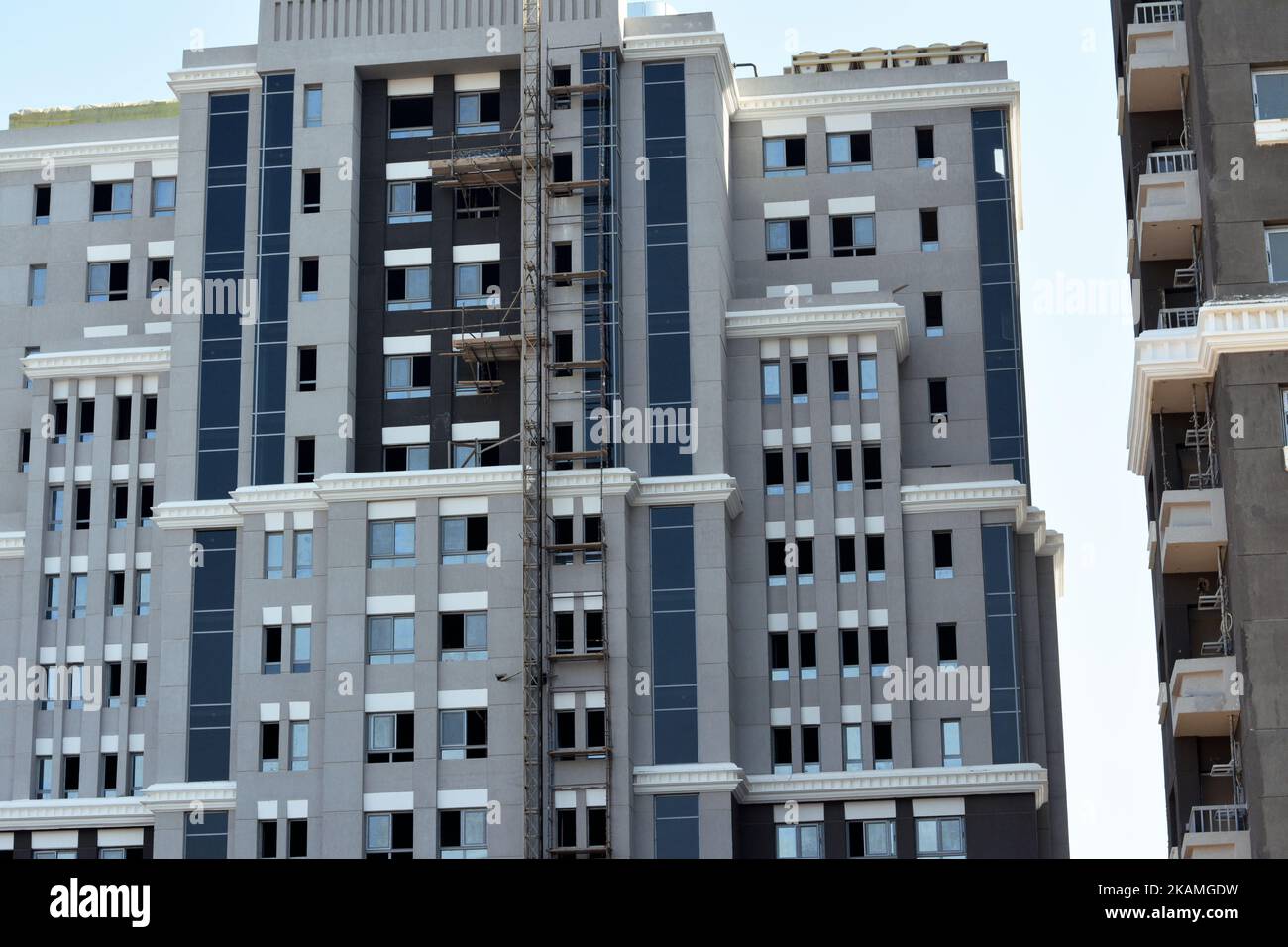 Le Caire, Egypte, 26 juin 2022: Nouveaux appartements résidentiels de développement dans le centre du Caire à la rive du Nil, l'infrastructure immobilière deve Banque D'Images