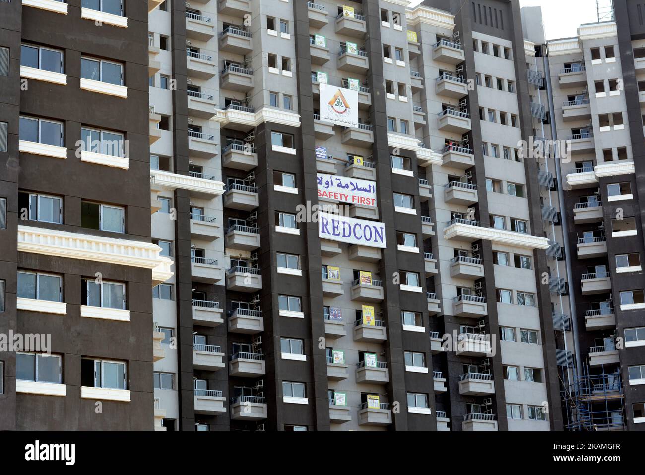 Le Caire, Egypte, 26 juin 2022: Nouveaux appartements résidentiels de développement dans le centre du Caire à la rive du Nil, l'infrastructure immobilière deve Banque D'Images