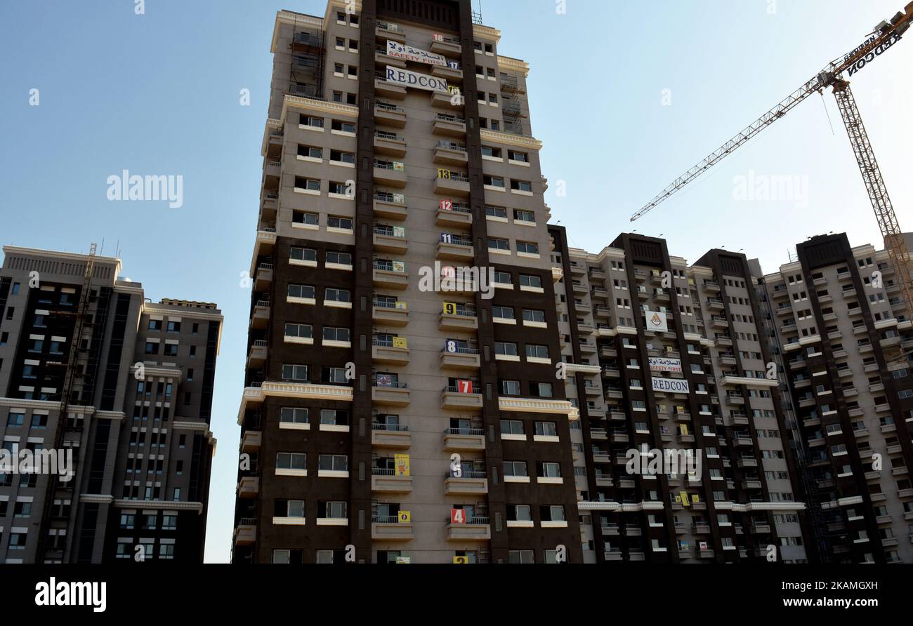 Le Caire, Egypte, 26 juin 2022: Nouveaux appartements résidentiels de développement dans le centre du Caire à la rive du Nil, l'infrastructure immobilière deve Banque D'Images