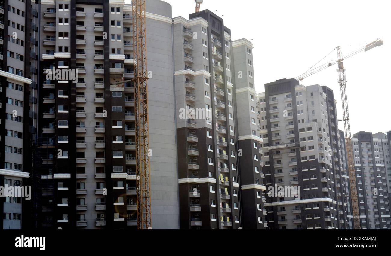 Le Caire, Egypte, 26 juin 2022: Nouveaux appartements résidentiels de développement dans le centre du Caire à la rive du Nil, l'infrastructure immobilière deve Banque D'Images