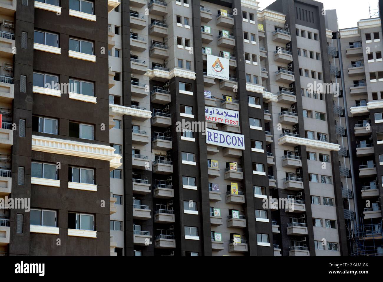 Le Caire, Egypte, 26 juin 2022: Nouveaux appartements résidentiels de développement dans le centre du Caire à la rive du Nil, l'infrastructure immobilière deve Banque D'Images