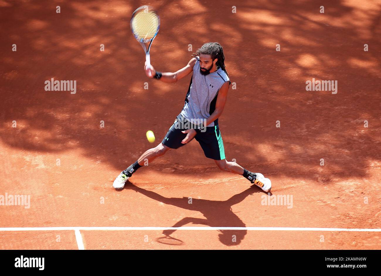 Dustin Brown pendant le match contre Bernard Tomic correspondant à l'Open de Barcelone Banc Sabadell, sur 25 avril 2017. (Photo par Urbanandsport/NurPhoto) *** Veuillez utiliser le crédit du champ de crédit *** Banque D'Images