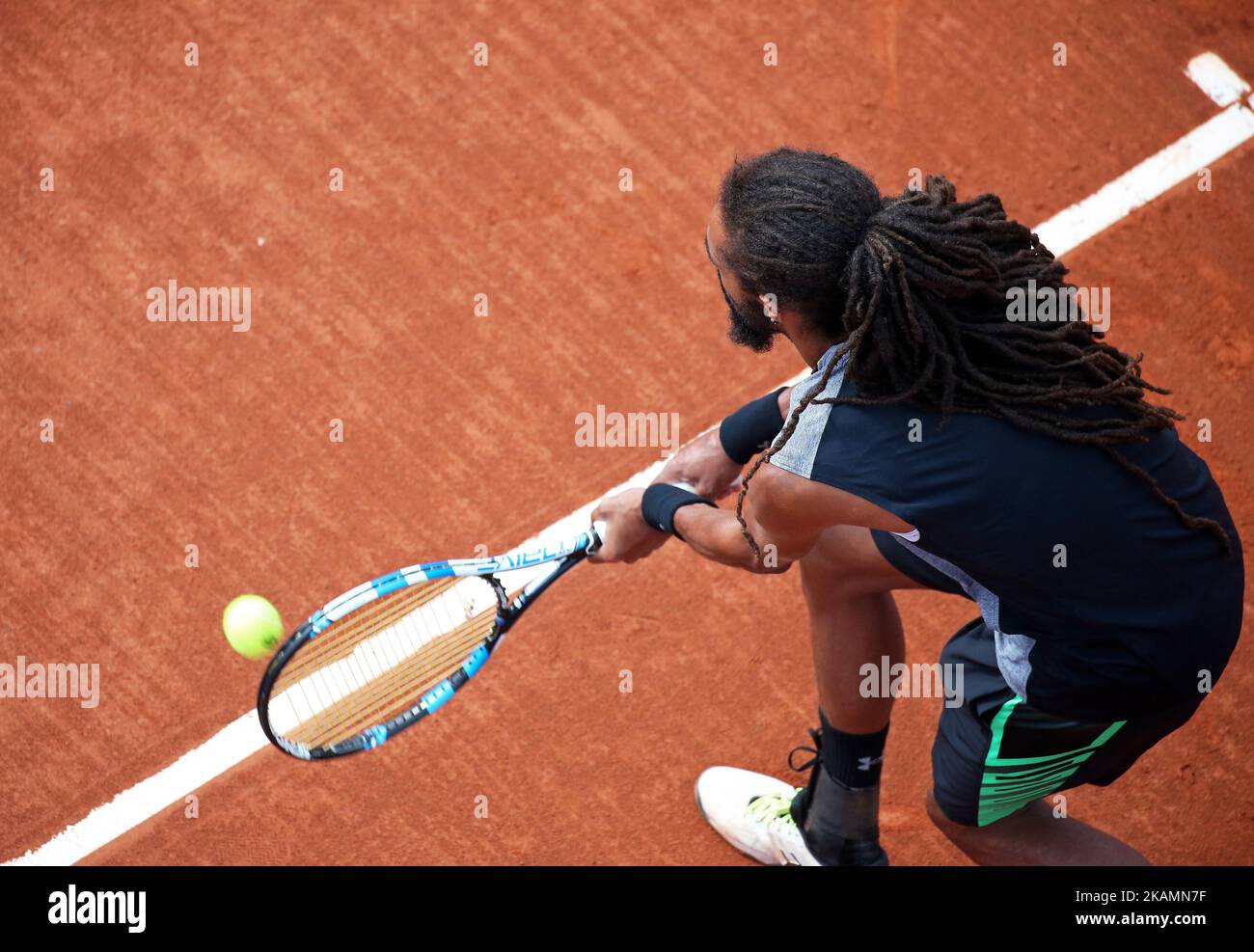 Dustin Brown pendant le match contre Bernard Tomic correspondant à l'Open de Barcelone Banc Sabadell, sur 25 avril 2017. (Photo par Urbanandsport/NurPhoto) *** Veuillez utiliser le crédit du champ de crédit *** Banque D'Images