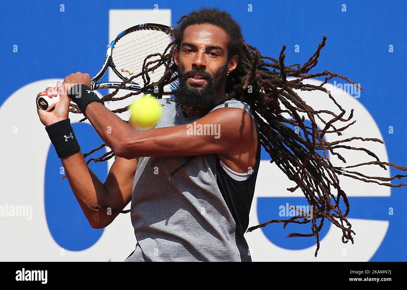 Dustin Brown pendant le match contre Bernard Tomic correspondant à l'Open de Barcelone Banc Sabadell, sur 25 avril 2017. (Photo par Urbanandsport/NurPhoto) *** Veuillez utiliser le crédit du champ de crédit *** Banque D'Images