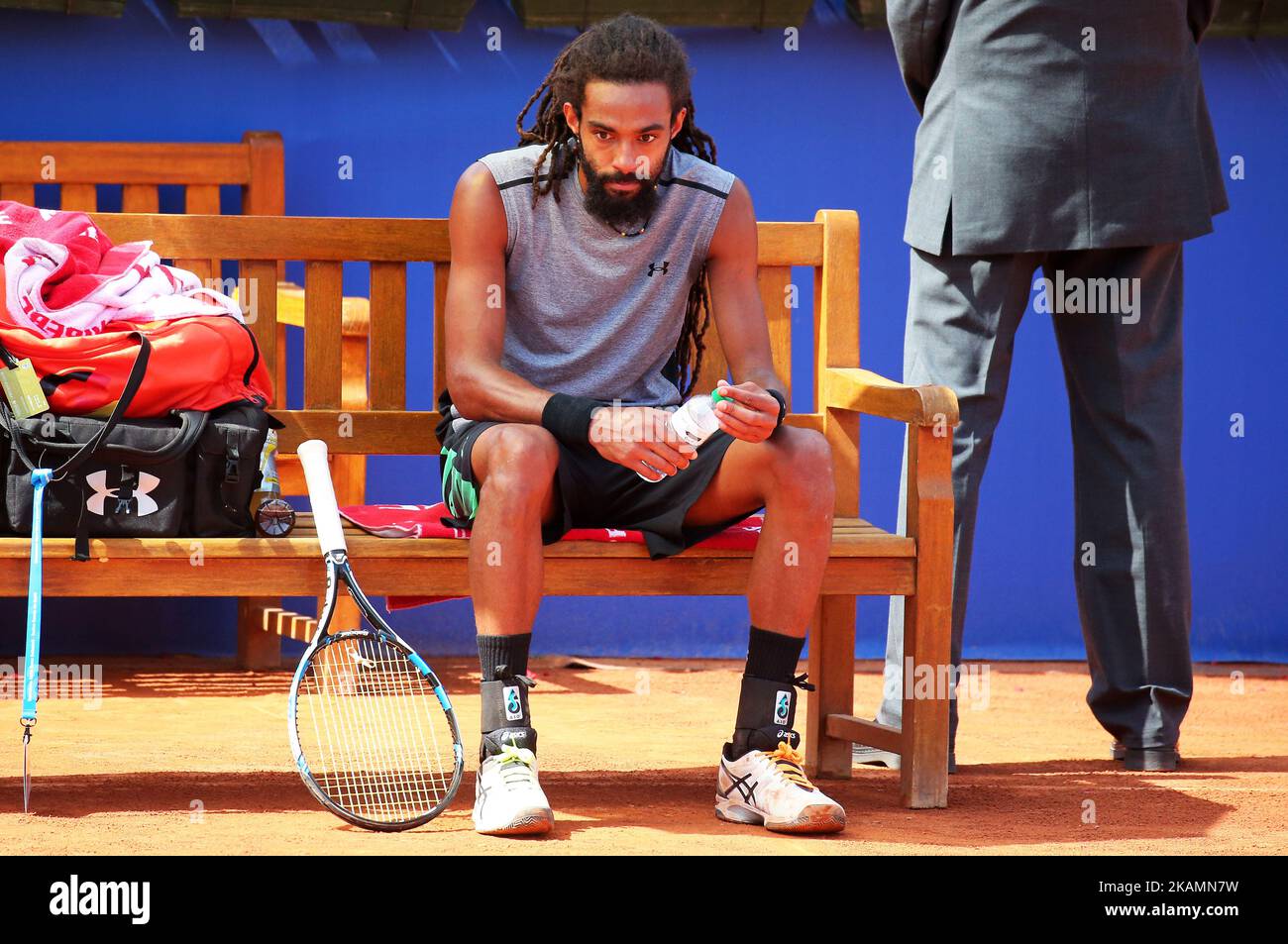 Dustin Brown pendant le match contre Bernard Tomic correspondant à l'Open de Barcelone Banc Sabadell, sur 25 avril 2017. (Photo par Urbanandsport/NurPhoto) *** Veuillez utiliser le crédit du champ de crédit *** Banque D'Images