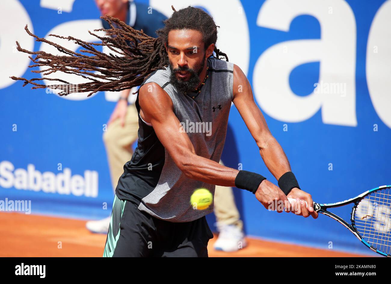 Dustin Brown pendant le match contre Bernard Tomic correspondant à l'Open de Barcelone Banc Sabadell, sur 25 avril 2017. (Photo par Urbanandsport/NurPhoto) *** Veuillez utiliser le crédit du champ de crédit *** Banque D'Images