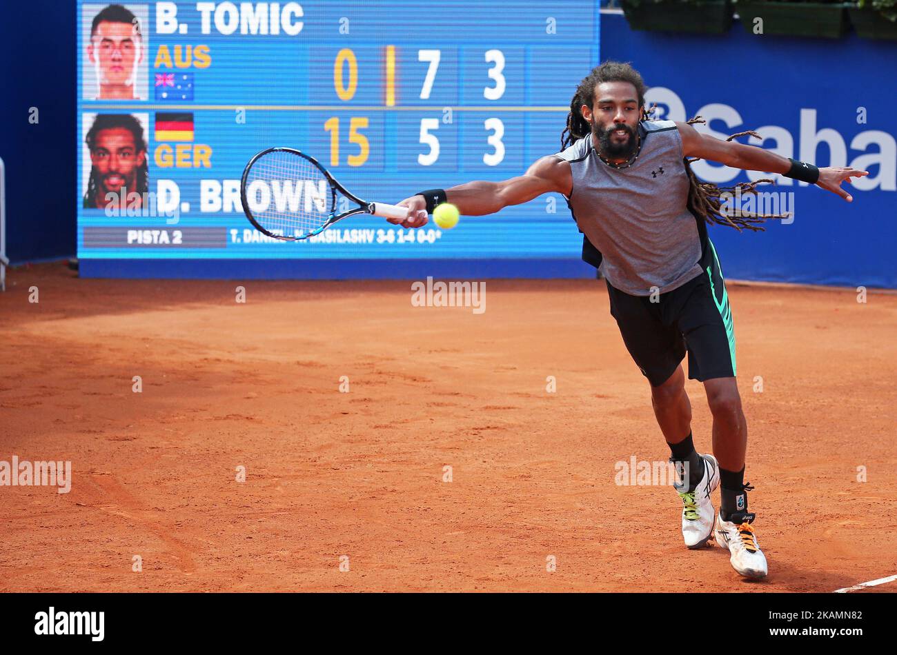 Dustin Brown pendant le match contre Bernard Tomic correspondant à l'Open de Barcelone Banc Sabadell, sur 25 avril 2017. (Photo par Urbanandsport/NurPhoto) *** Veuillez utiliser le crédit du champ de crédit *** Banque D'Images