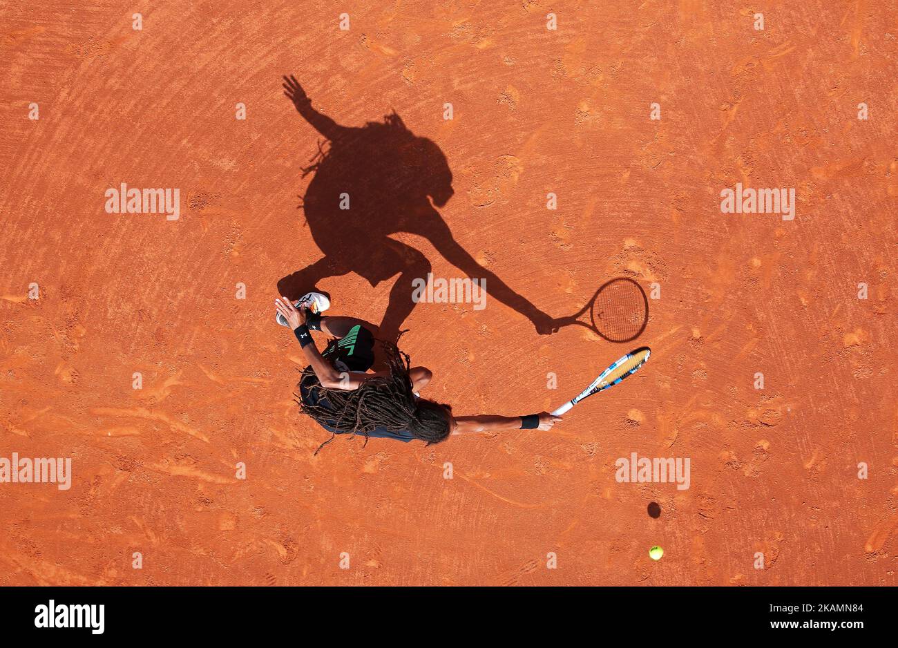Dustin Brown pendant le match contre Bernard Tomic correspondant à l'Open de Barcelone Banc Sabadell, sur 25 avril 2017. (Photo par Urbanandsport/NurPhoto) *** Veuillez utiliser le crédit du champ de crédit *** Banque D'Images