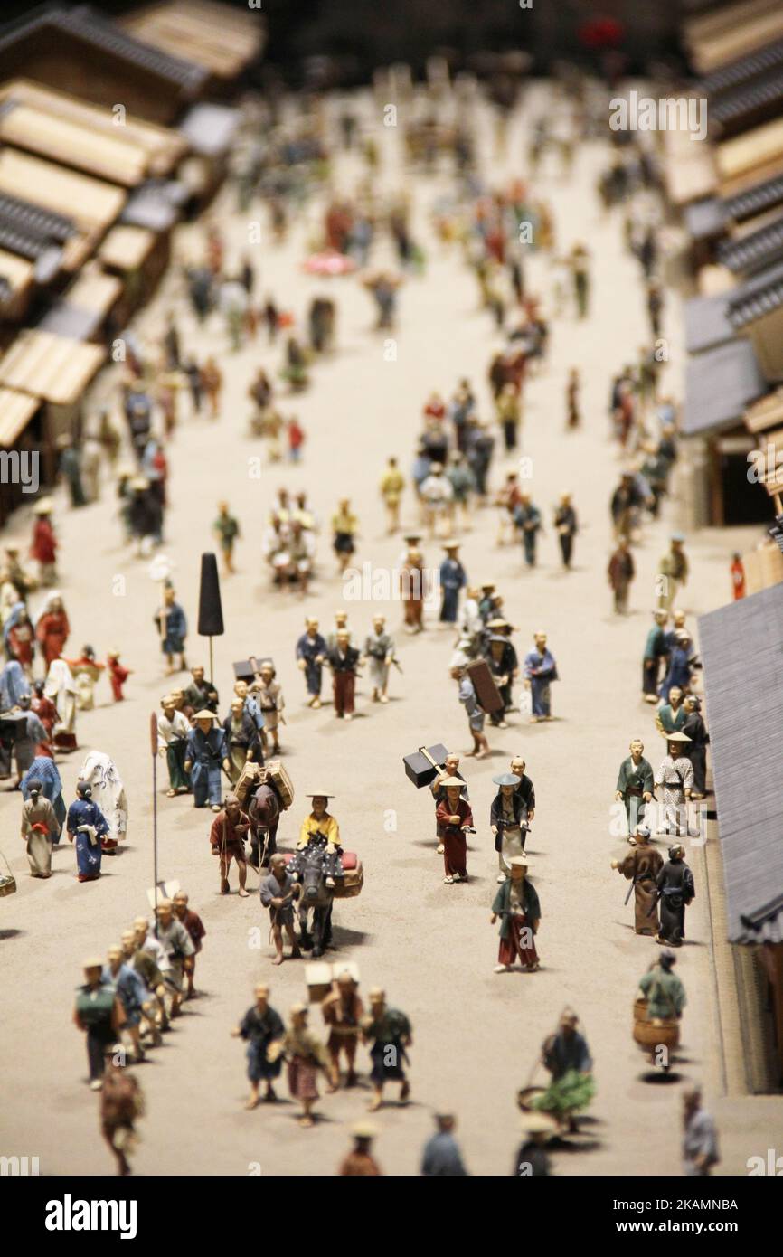 Une verticale de sculptures miniatures d'un paysage urbain de la période Edo au Musée Edo, Tokyo, Japon Banque D'Images