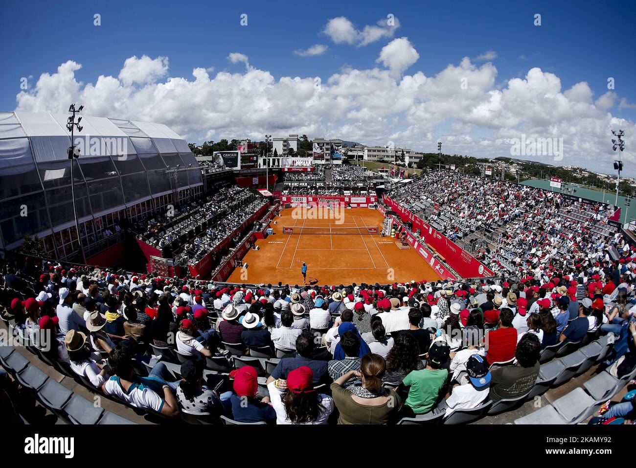 Vue générale pendant le Millenium Estoril Open ATP singles demi-finale de tennis de ronde entre le joueur espagnol de tennis Pablo Carreno Busta et le joueur espagnol de tennis David Ferrer, à Estoril, près de Lisbonne, sur 6 mai 2017. Pablo Carreno Busta, joueur de tennis espagnol, a gagné 63 et 63. (Photo de Carlos Palma/NurPhoto) *** Veuillez utiliser le crédit du champ de crédit *** Banque D'Images