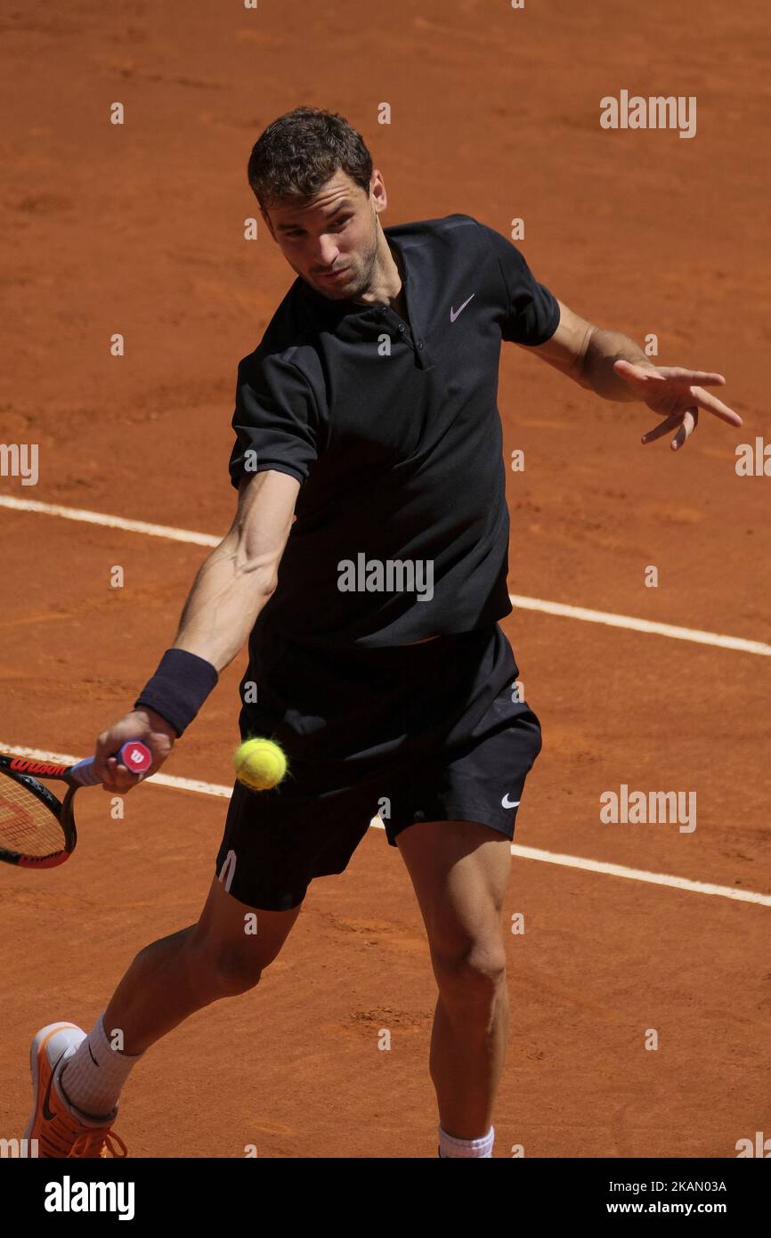 Grigor Dimitrov de Bulgarie contre Philipp Kohlschreiber d'Allemagne pendant la troisième journée du Mutua Madrid Open de tennis à la Caja Magica sur 8 mai 2017 à Madrid, Espagne (photo par Oscar Gonzalez/NurPhoto) *** Veuillez utiliser le crédit du champ de crédit *** Banque D'Images