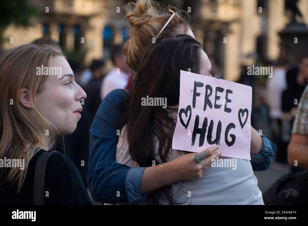 Manchester, Royaume-Uni. 23rd mai 2017. Décès confirmé après une explosion après le concert d'Ariana Grande au Manchester Arena. La police du Grand Manchester traite cela comme un incident terroriste. De grandes zones ont été vidée et l'unité d'élimination de la bombe est sur place. (Photo de Jonathan Nicholson/NurPhoto) *** Veuillez utiliser le crédit du champ de crédit *** Banque D'Images