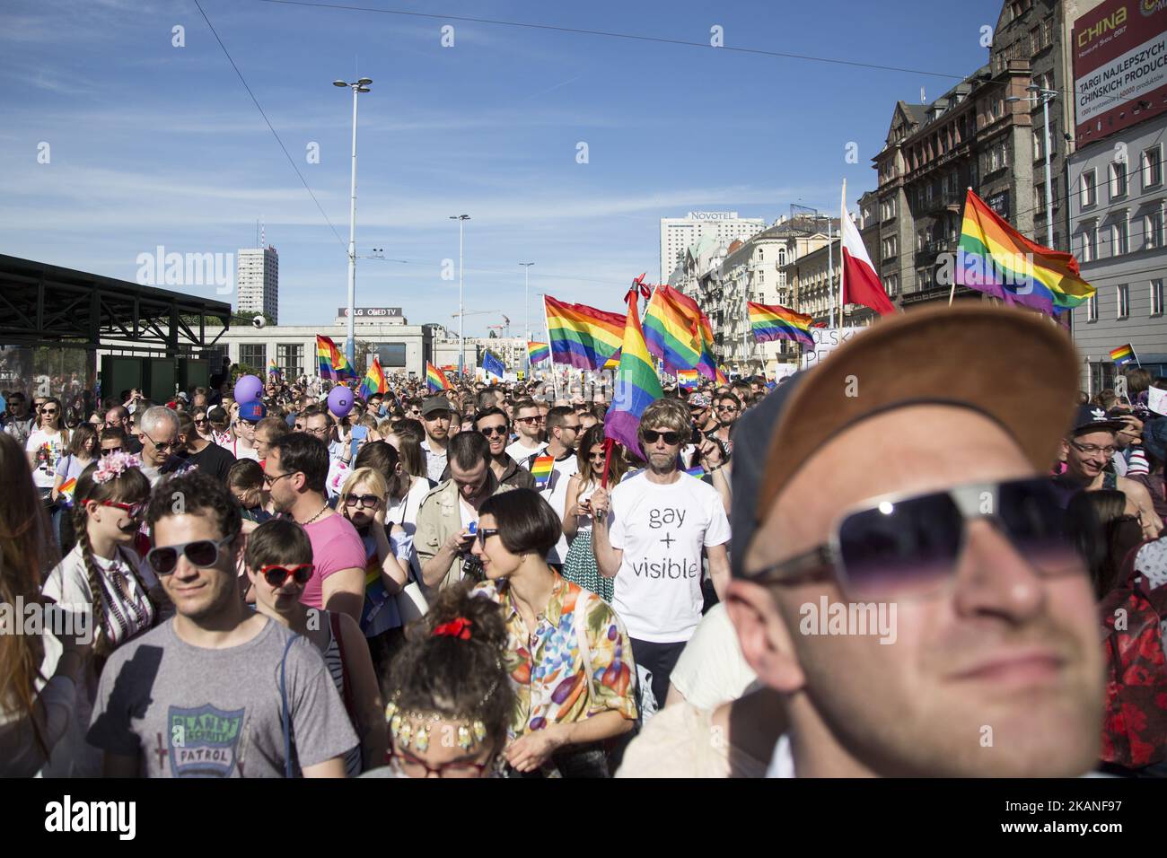 Les gens pendant la parade de l'égalité 17th (Parada Rownosci) à Varsovie sur 3 juin 2017. (Photo de Maciej Luczniewski/NurPhoto) *** Veuillez utiliser le crédit du champ de crédit *** Banque D'Images