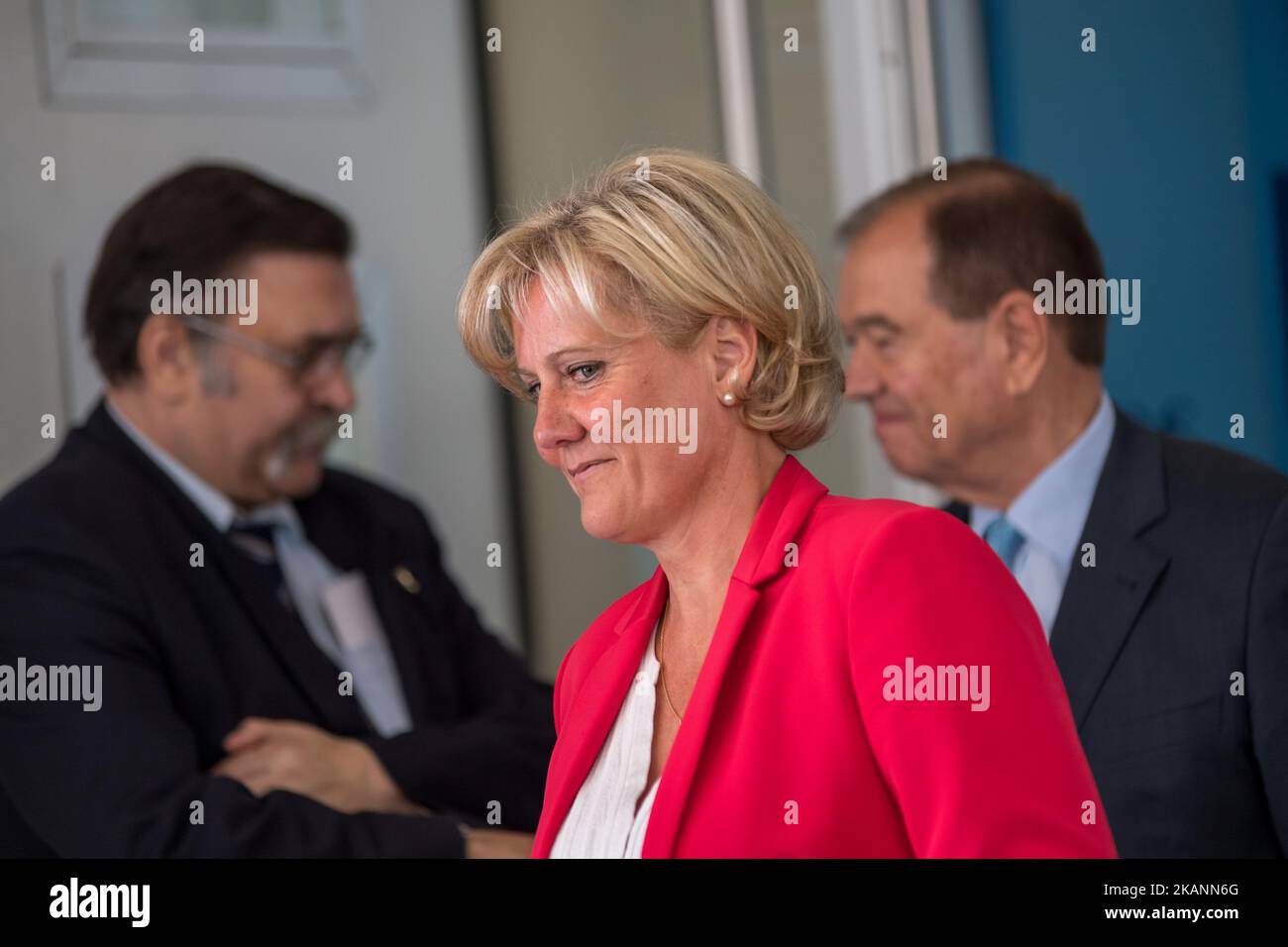 Parti de droite les Républicains (LR) le député Nadine Morano se présente au Siège pour une réunion afin de réfléchir à une nouvelle stratégie au deuxième tour des élections législatives à Paris, en France, le 12 juin 2017. (Photo de Julien Mattia/NurPhoto) *** Veuillez utiliser le crédit du champ de crédit *** Banque D'Images