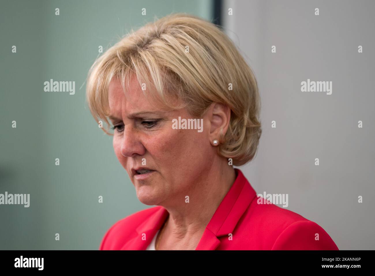 Parti de droite les Républicains (LR) le député Nadine Morano se présente au Siège pour une réunion afin de réfléchir à une nouvelle stratégie au deuxième tour des élections législatives à Paris, en France, le 12 juin 2017. (Photo de Julien Mattia/NurPhoto) *** Veuillez utiliser le crédit du champ de crédit *** Banque D'Images