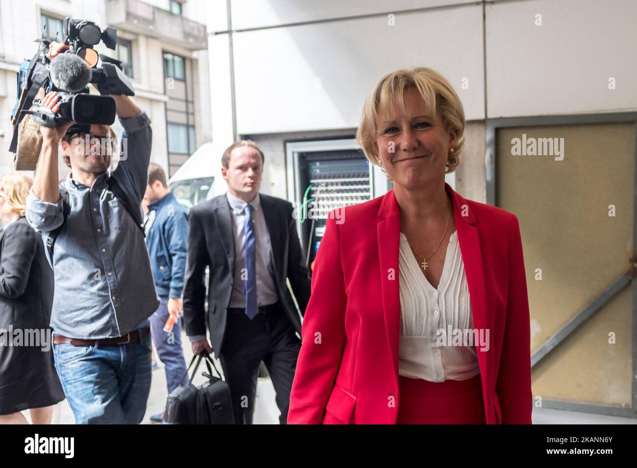 Parti de droite les Républicains (LR) parlementaire Nadine Morano se présente au siège pour une réunion de réflexion sur une nouvelle stratégie au deuxième tour des élections législatives à Paris, en France, le 12 juin 2017. (Photo de Julien Mattia/NurPhoto) *** Veuillez utiliser le crédit du champ de crédit *** Banque D'Images