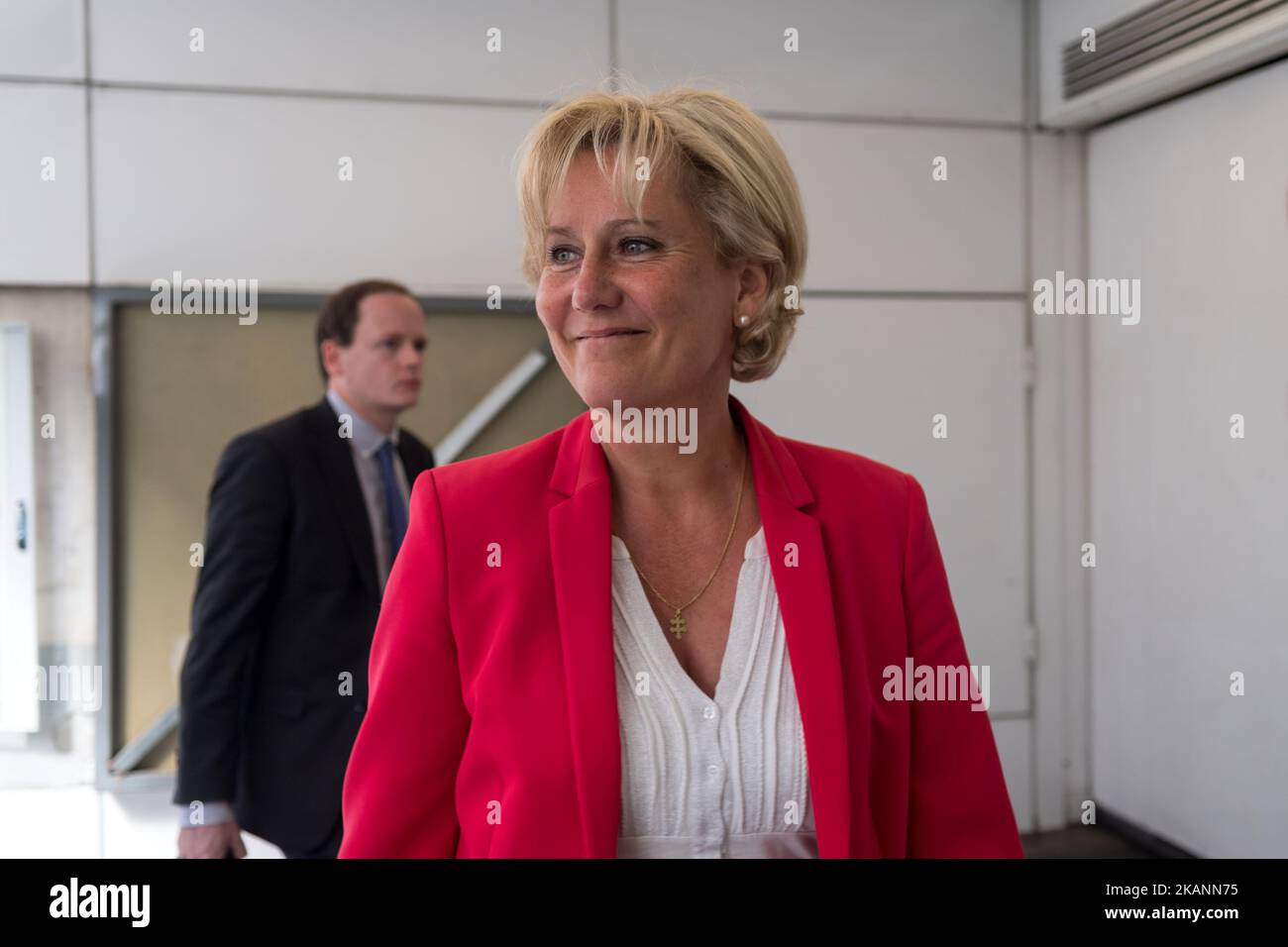 Parti de droite les Républicains (LR) le député Nadine Morano se présente au Siège pour une réunion afin de réfléchir à une nouvelle stratégie au deuxième tour des élections législatives à Paris, en France, le 12 juin 2017. (Photo de Julien Mattia/NurPhoto) *** Veuillez utiliser le crédit du champ de crédit *** Banque D'Images