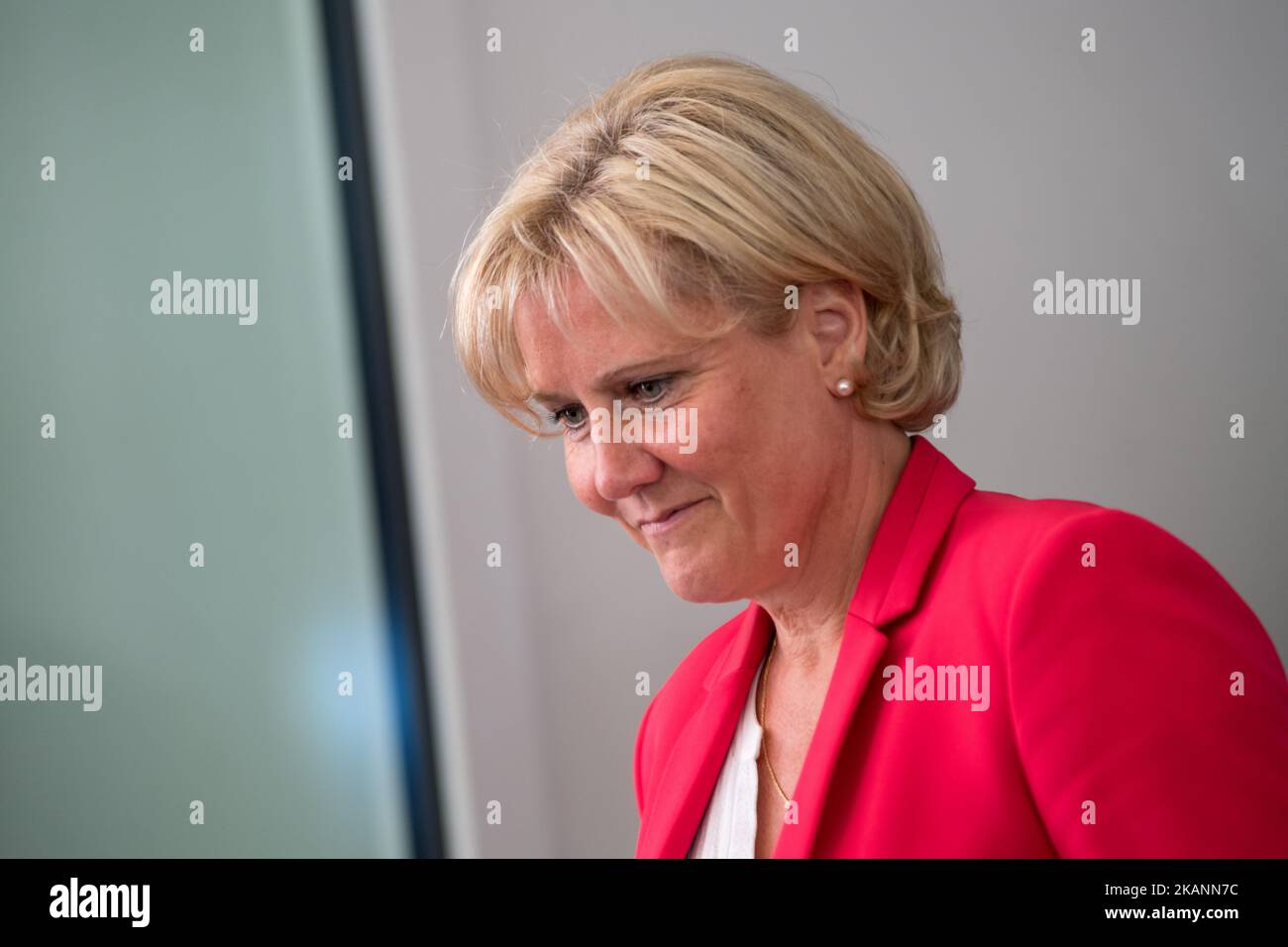 Parti de droite les Républicains (LR) le député Nadine Morano se présente au Siège pour une réunion afin de réfléchir à une nouvelle stratégie au deuxième tour des élections législatives à Paris, en France, le 12 juin 2017. (Photo de Julien Mattia/NurPhoto) *** Veuillez utiliser le crédit du champ de crédit *** Banque D'Images