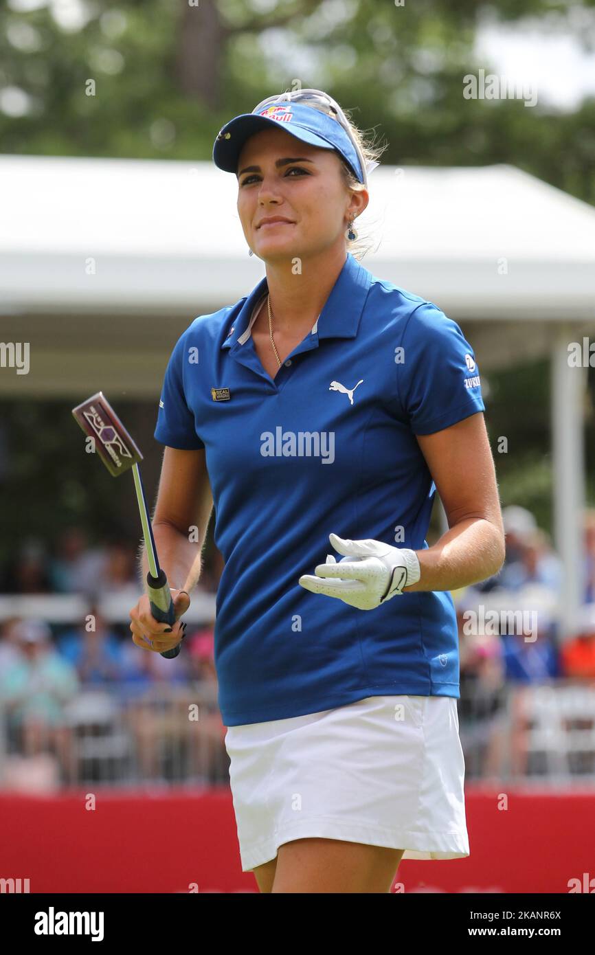 Lexi Thompson, de Coral Springs, Floride, part du green après avoir terminé son putt sur the18th trous lors de la dernière partie du tournoi de golf classique Meijer LPGA au Blythefield Country Club à Belmont, MI, USA Sunday, 18 juin 2017. (Photo par Amy Lemus/NurPhoto) *** Veuillez utiliser le crédit du champ de crédit *** Banque D'Images