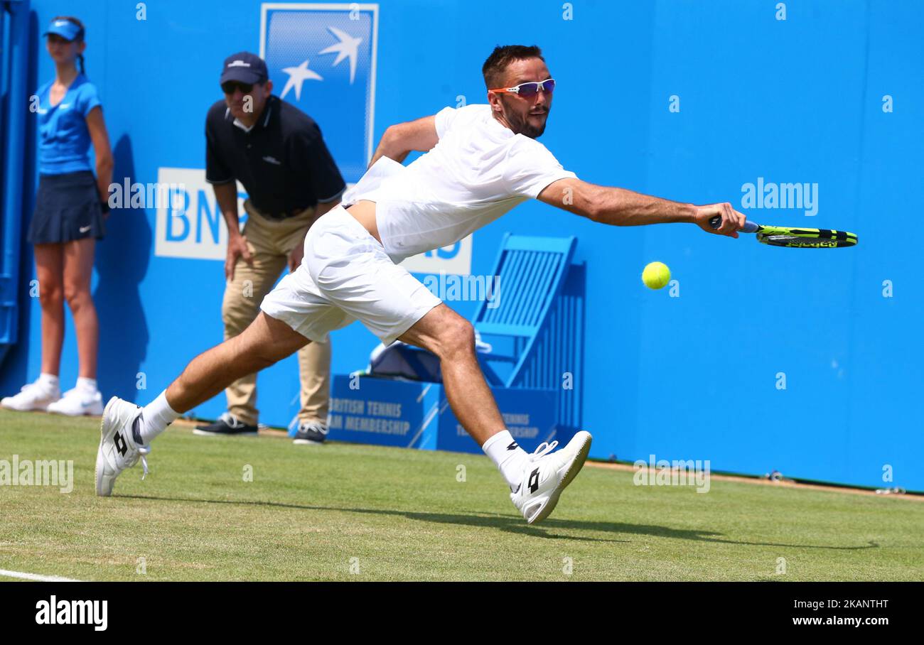 Viktor Troicki SRB ageinst Donald Young (Etats-Unis) lors de la deuxième partie du troisième jour des Championnats ATP Aegon au Queen's Club à l'ouest de Londres sur 21 juin 2017 (photo de Kieran Galvin/NurPhoto) *** Veuillez utiliser le crédit du champ de crédit *** Banque D'Images